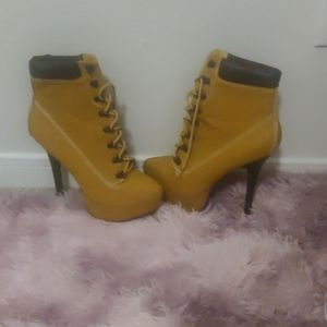 Heeled boots